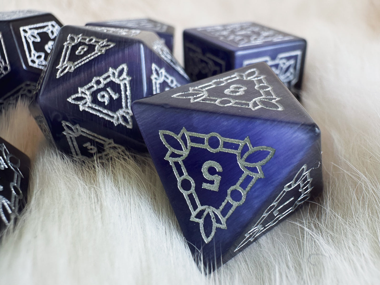 Reliquary of the Nightsinger || Violet Cat's Eye Dice