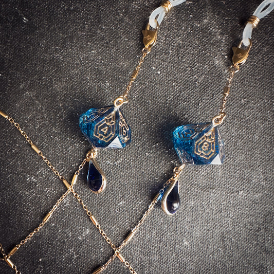 Blue D100 // Gold Glasses Chains // 01