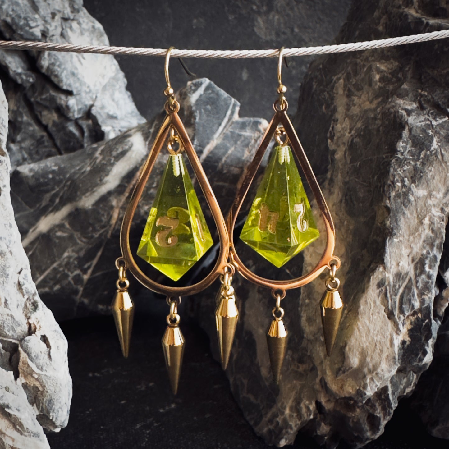 Peridot Green D4 // Gold Earrings // 05