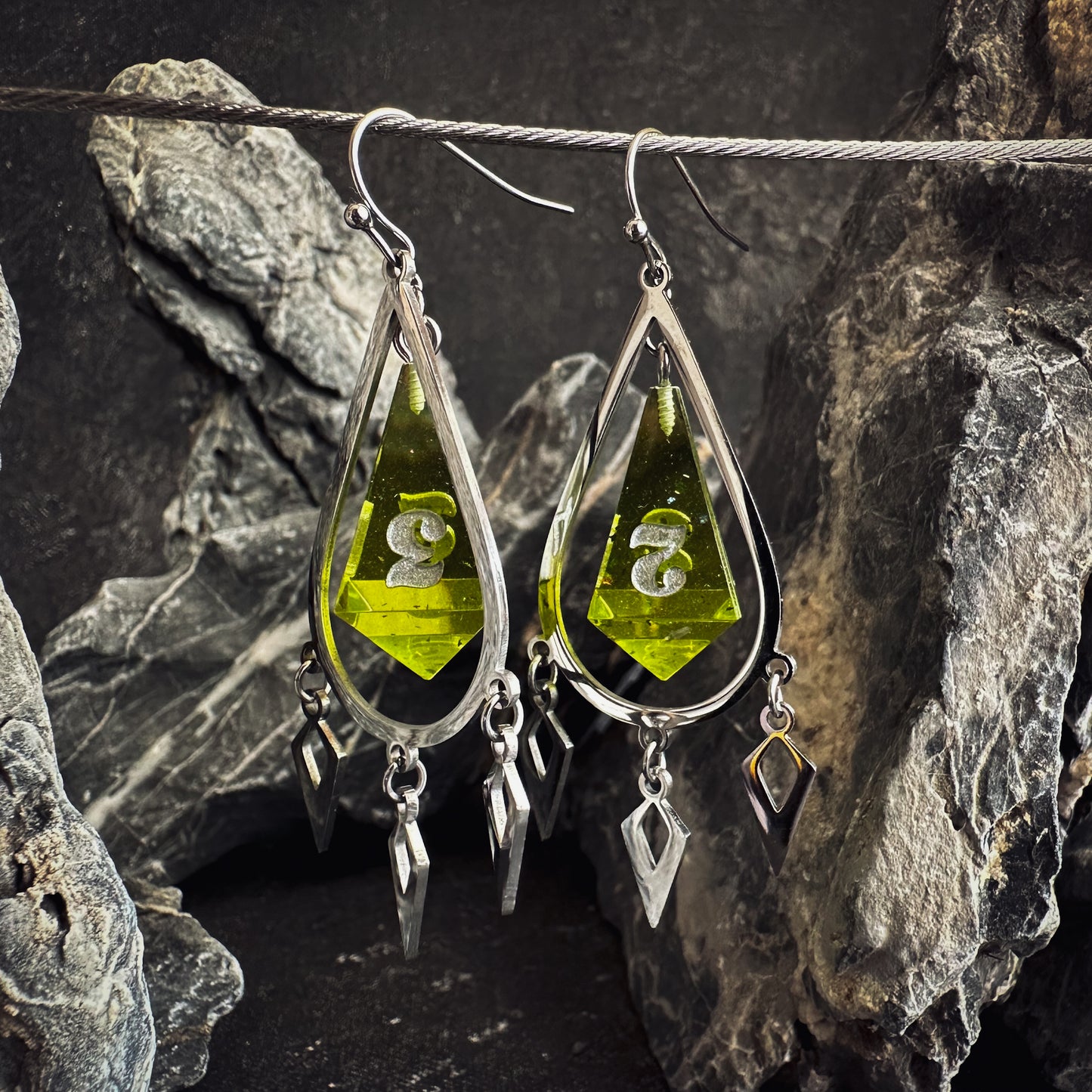 Peridot Green D4 // Silver Earrings // 01
