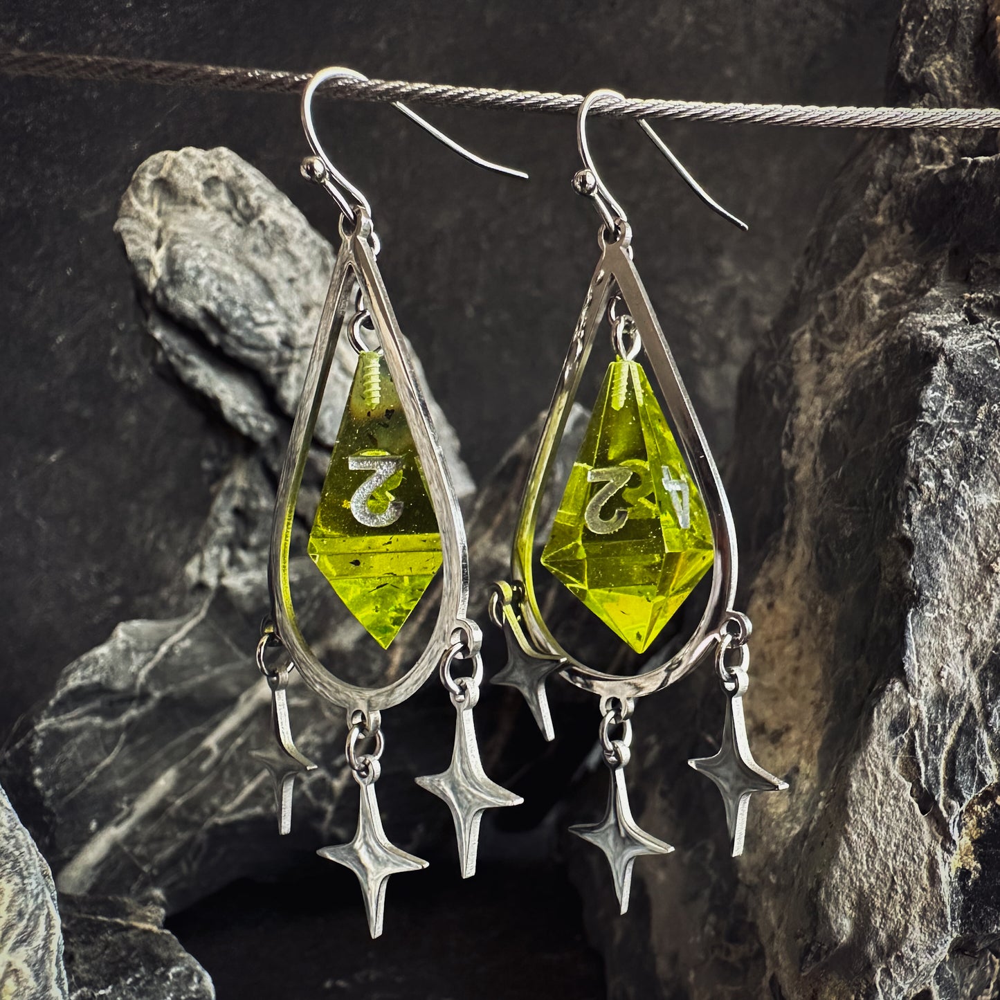 Peridot Green D4 // Silver Earrings // 04