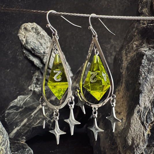 Peridot Green D4 // Silver Earrings // 04