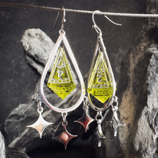 Peridot Green D4 // Silver Earrings // 05