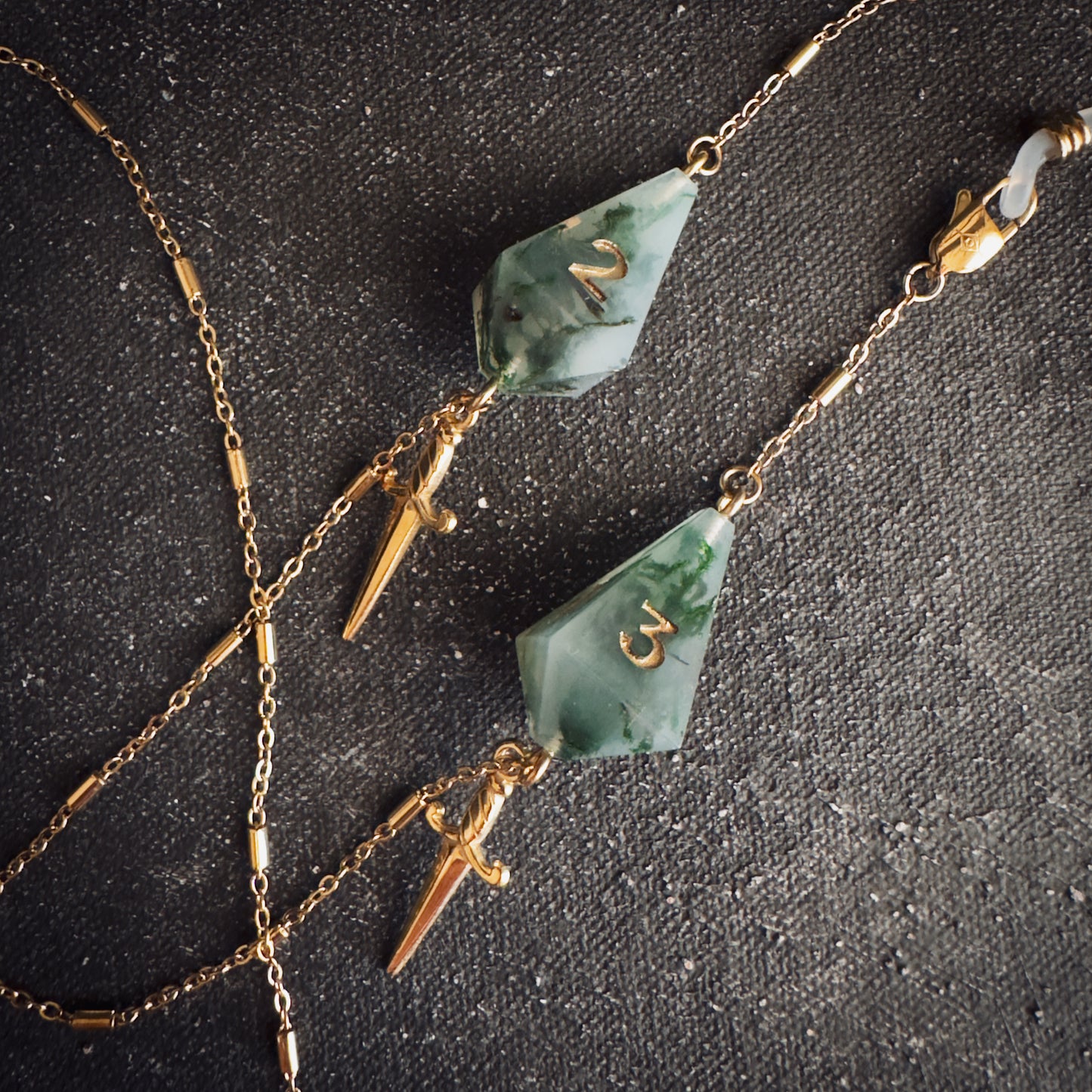 Mossy White D4 // Gold Glasses Chains // 01