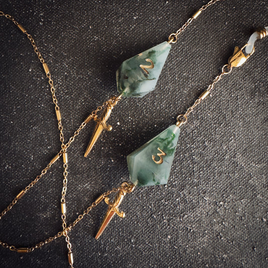 Mossy White D4 // Gold Glasses Chains // 01