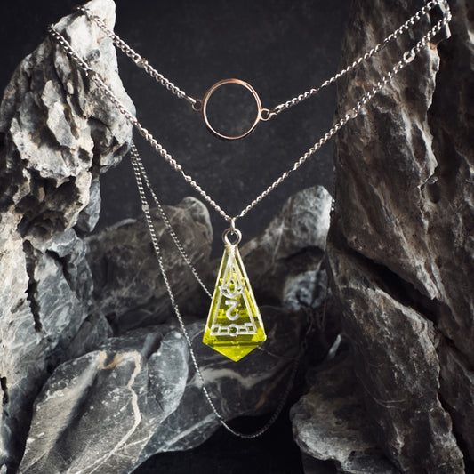 Peridot Green D4 // Silver Decoy Necklace // 01