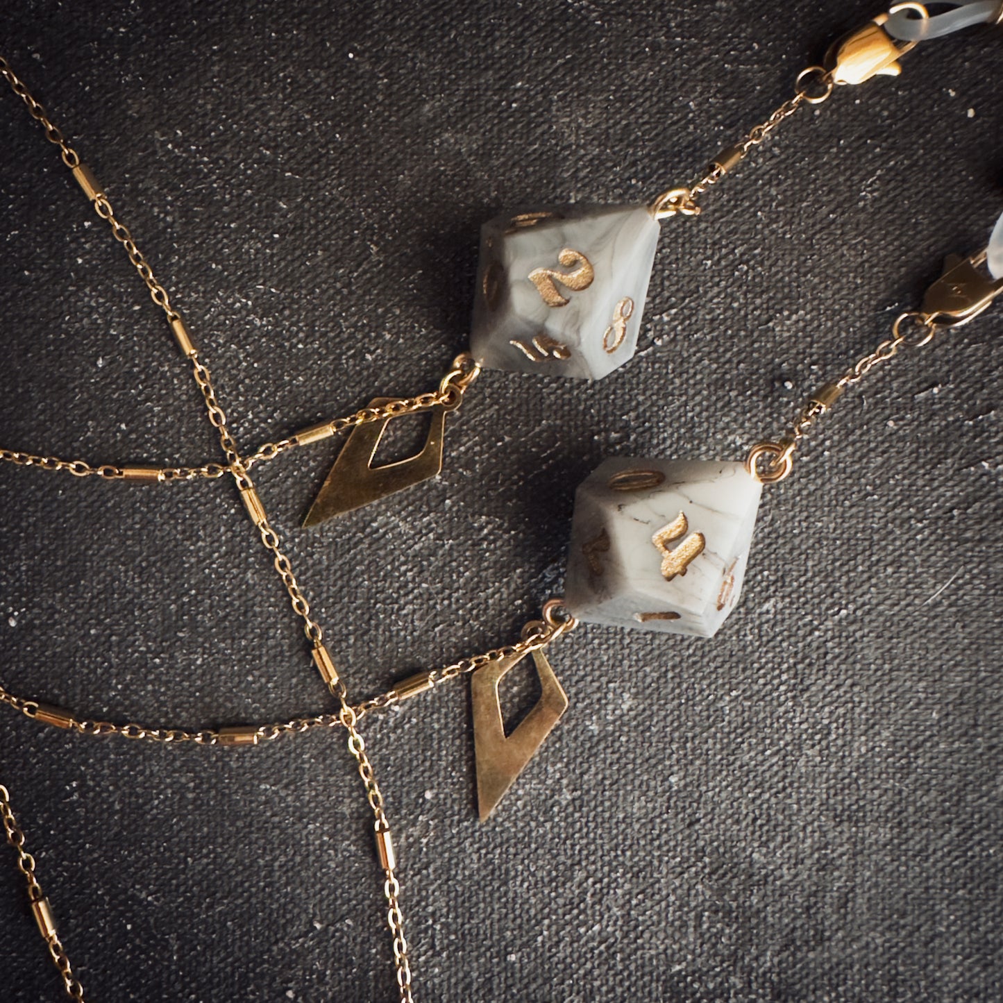 White Marbled D10 // Gold Glasses Chains // 01