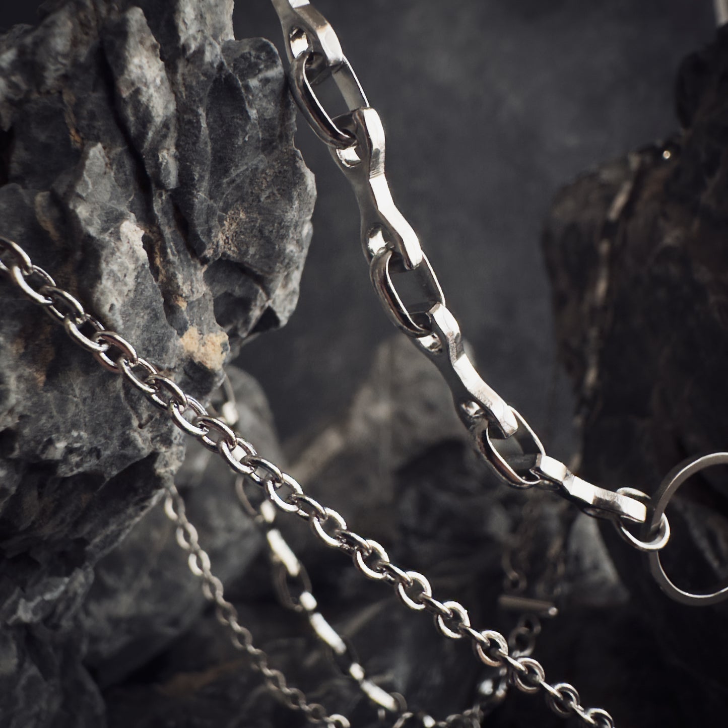 White D8 // Silver Shift Necklace // 01