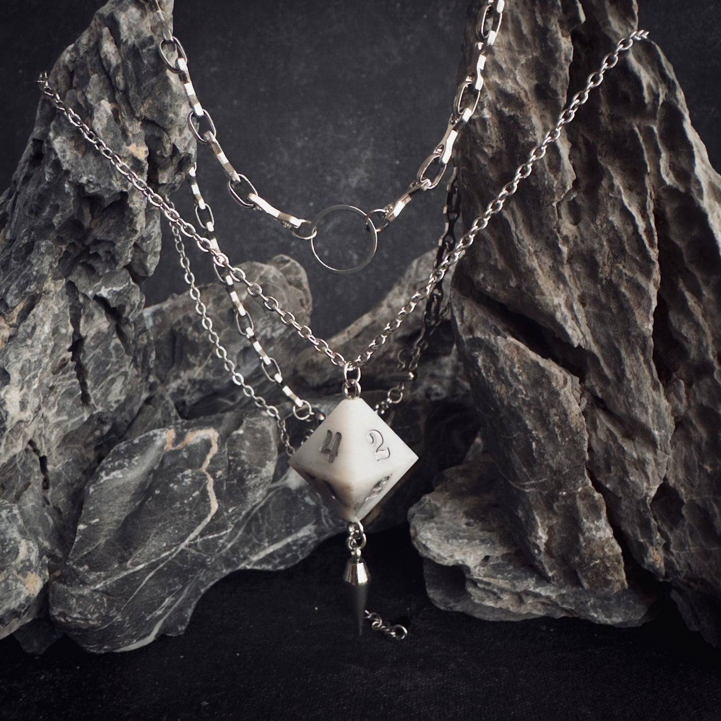 White D8 // Silver Shift Necklace // 01