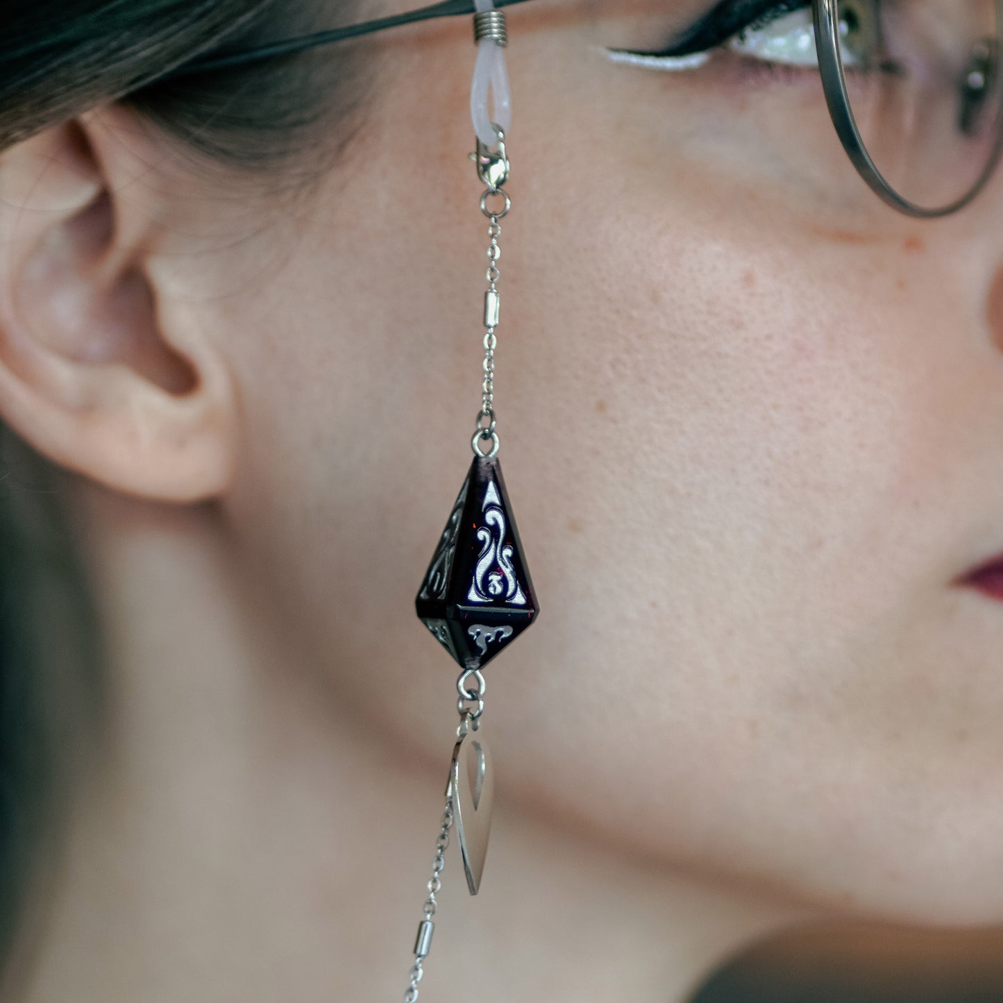 PREVIEW: Genevieve's Embers // Gen Con x Yaniir Glasses Chain